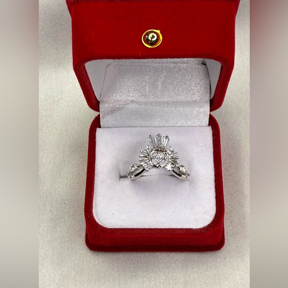 Elegant Silver Ring with Sunburst Design